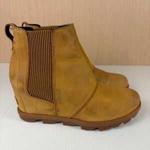 Sorel Tan Suede Chelsea Ankle Booties w/ Hidden Wedge | Women’s 9.5